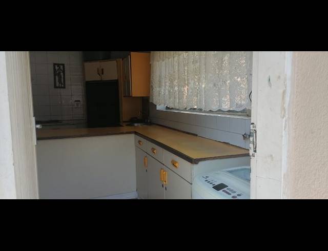 3 BEDROOM HOUSE FOR SALE IN BEZUIDENHOUT VALLEY